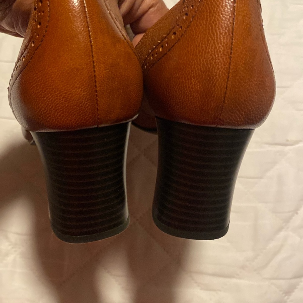 Women’s rust gently worn shoe 91/2 naturalizer